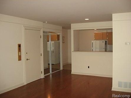 5th image of 790 Bloomfield Village Blvd #B-b-1