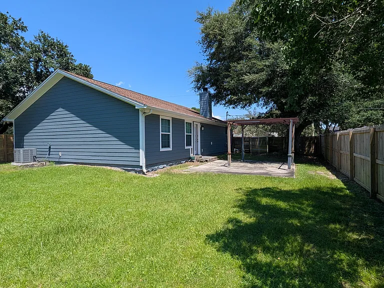 8325 Fortworth St — Photo 24