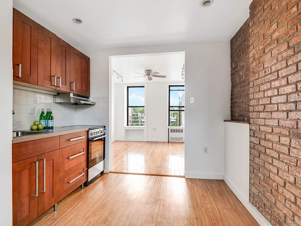 1st image of 15 Leroy St APT 17
