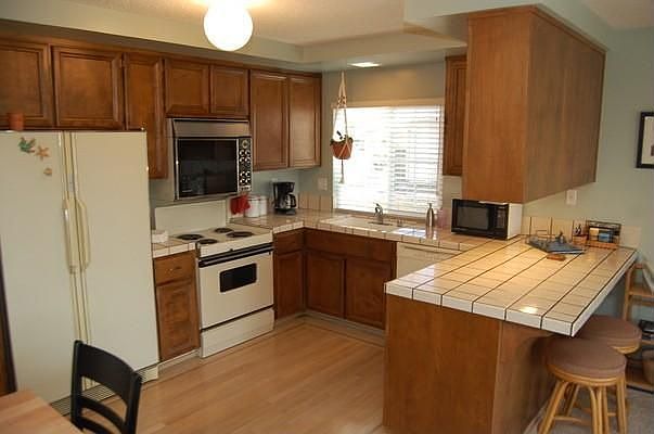 2nd image of 704 Skyline Dr
