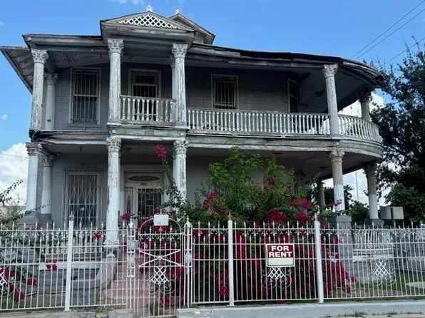 802 Iturbide St, Laredo, TX 78040