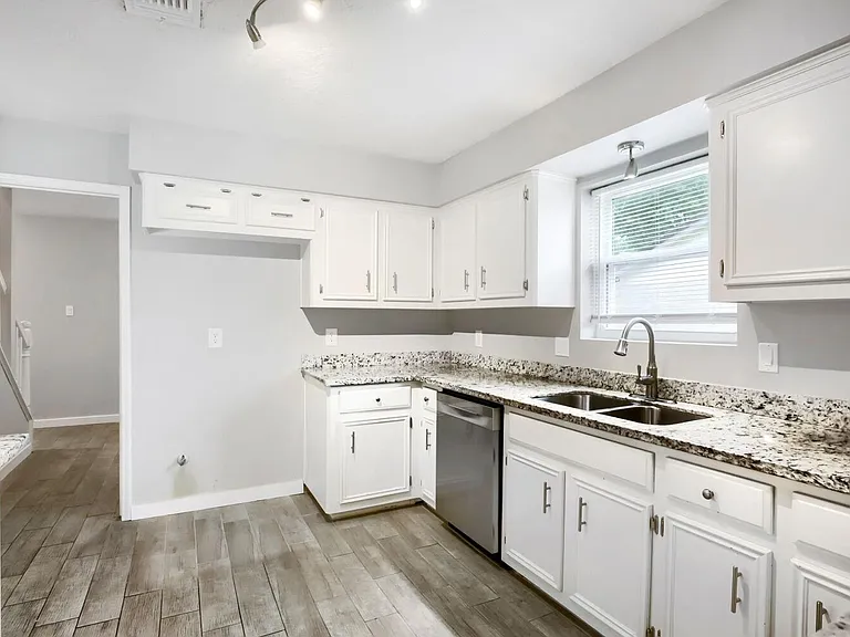 3734 Blue Lake Dr — Photo 15