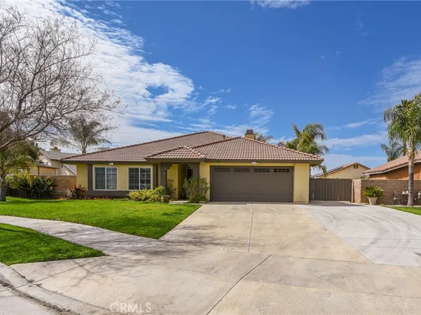 831 Deleon Ct, Hemet, CA 92543