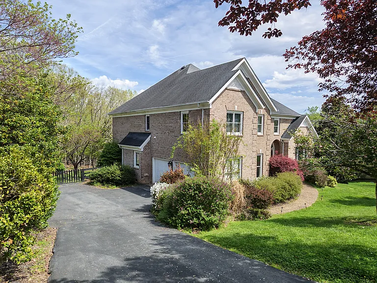 3211 Sandown Park Rd — Photo 9