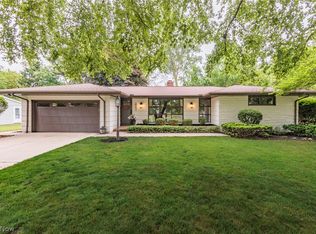 2751 Devon Hill Rd, Rocky River, OH 44116