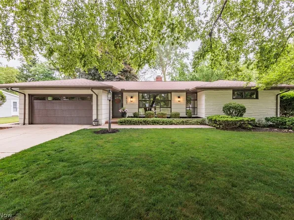 2751 Devon Hill Rd, Rocky River, OH 44116