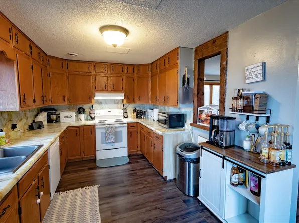 1291 Yellow Pine Ave NE, Lisbon, IA 52253