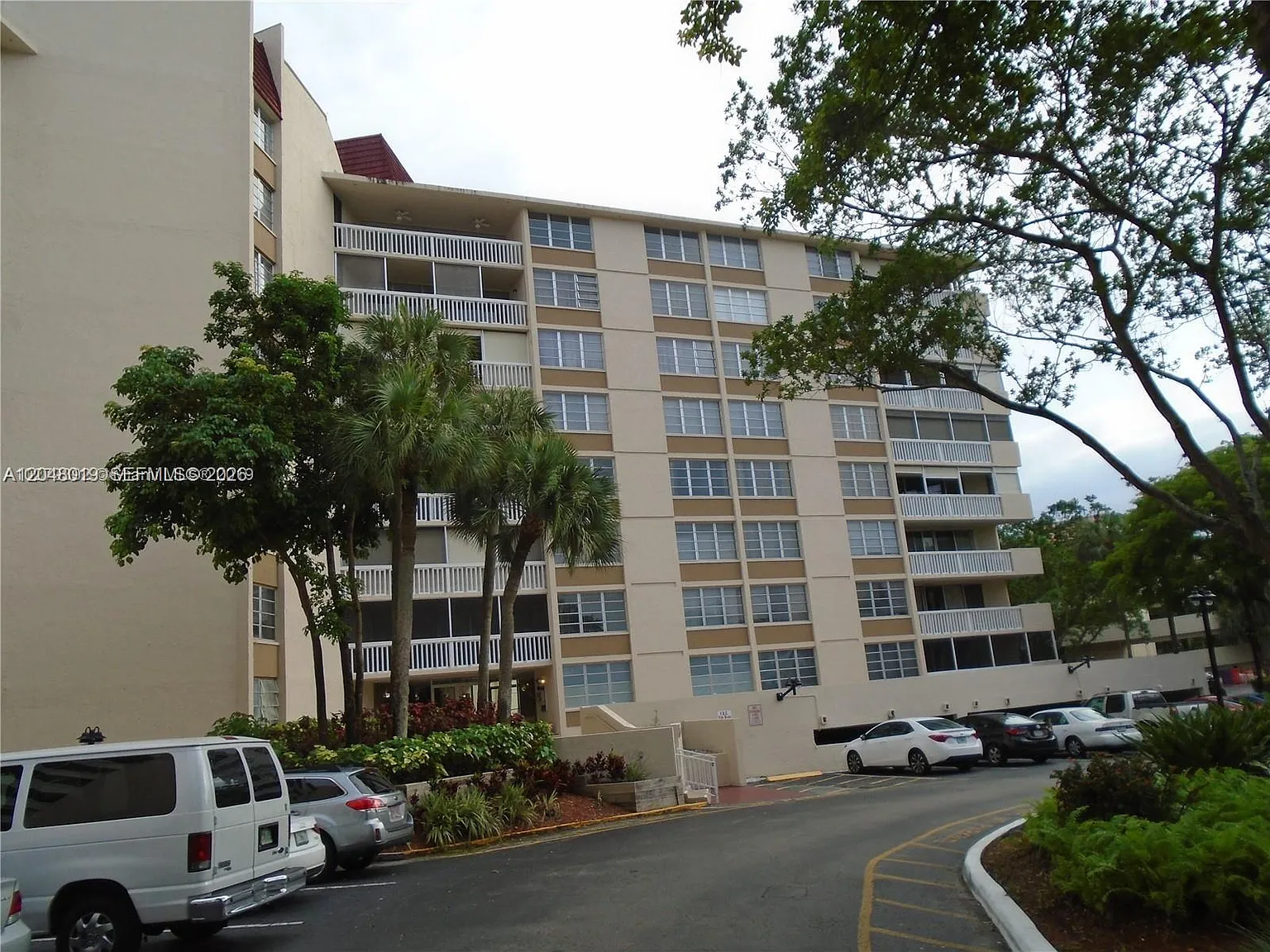 Environ I Condo 9 — Photo 1