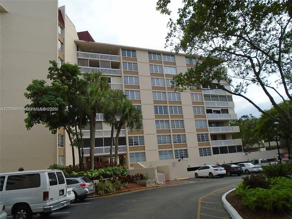 6921 Environ Blvd #4P