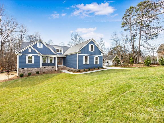 3rd image of 165 Streamside Estates Dr