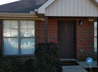 540 Castlebury Ln, Calera, AL 35040