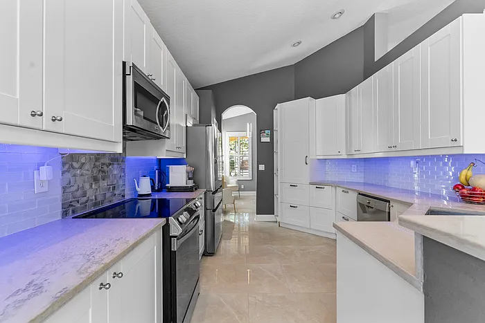 10602 Rochester Way — Photo 11