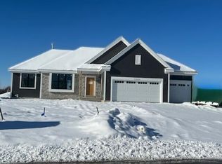 W251N2437 Valleyview Cir, Pewaukee, WI 53072