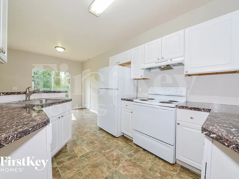 4448 N Biscayne Dr — Photo 5