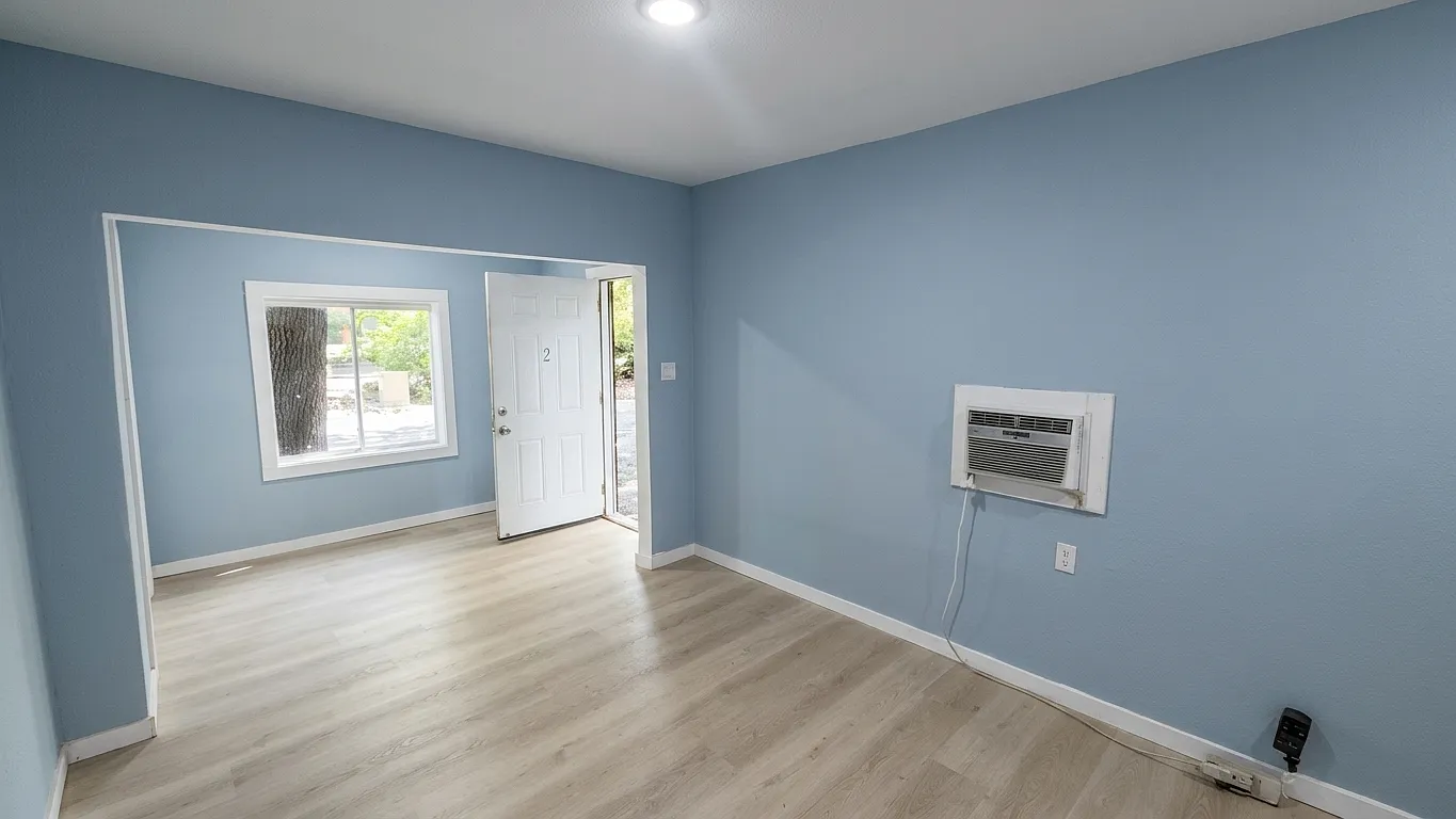 Studio, $900 — Photo 2