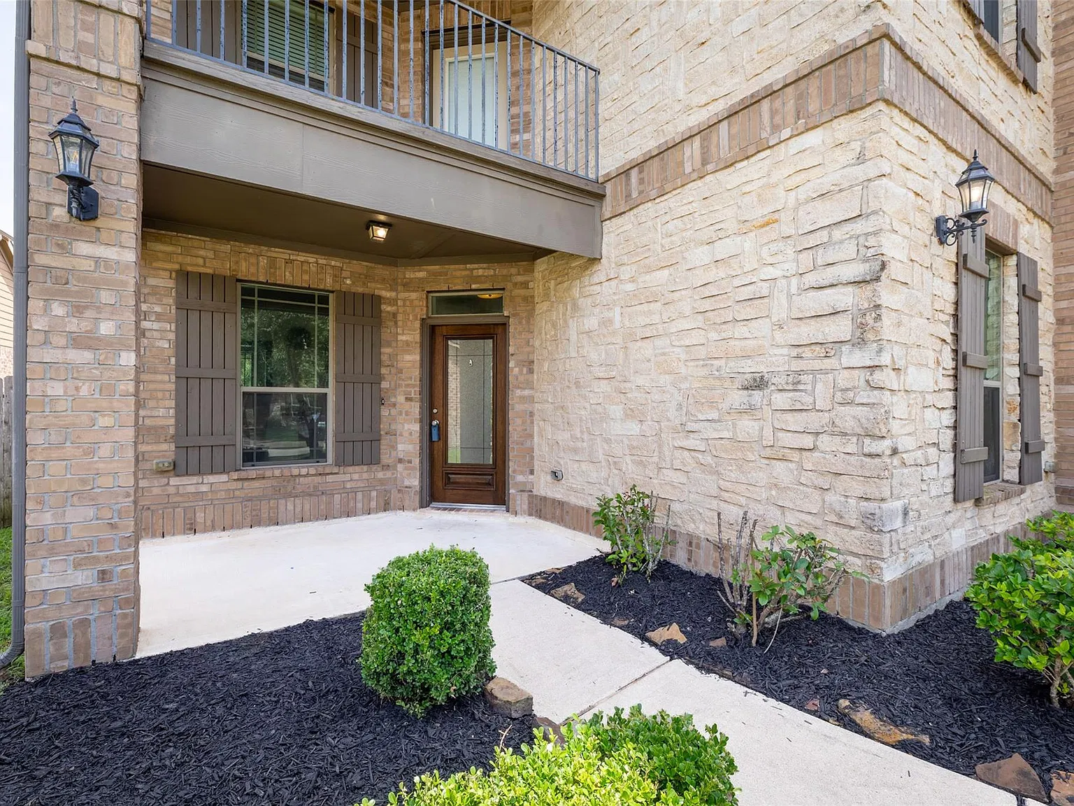4 bed, 3.5 bath, 3419 sqft, $3,500 — Photo 4