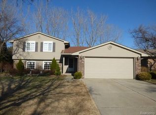 6442 Raintree Dr, Canton, MI 48187