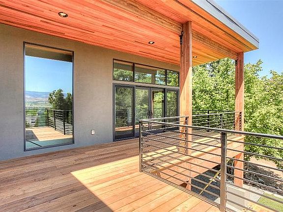 3rd image of 346 Scenic Dr