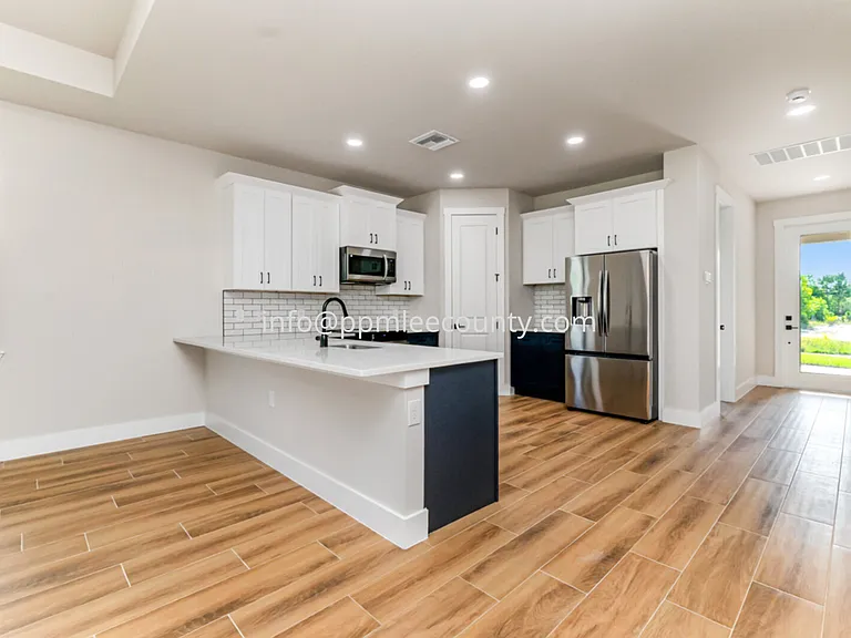 4157 NW 39th Ave — Photo 4