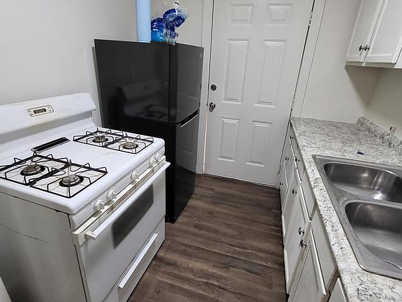 4th image of 2422 24th St