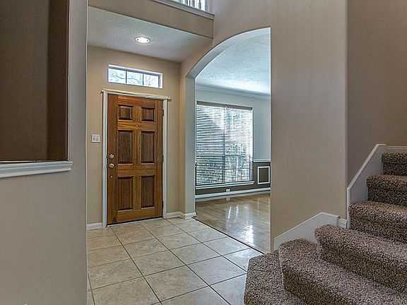 5th image of 12126 Hawthorne Dr