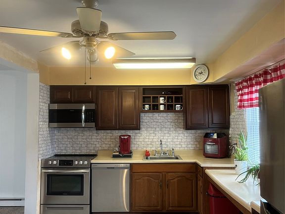5th image of 35 Elizabeth Way