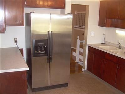 3rd image of 401 Elm Hill Dr