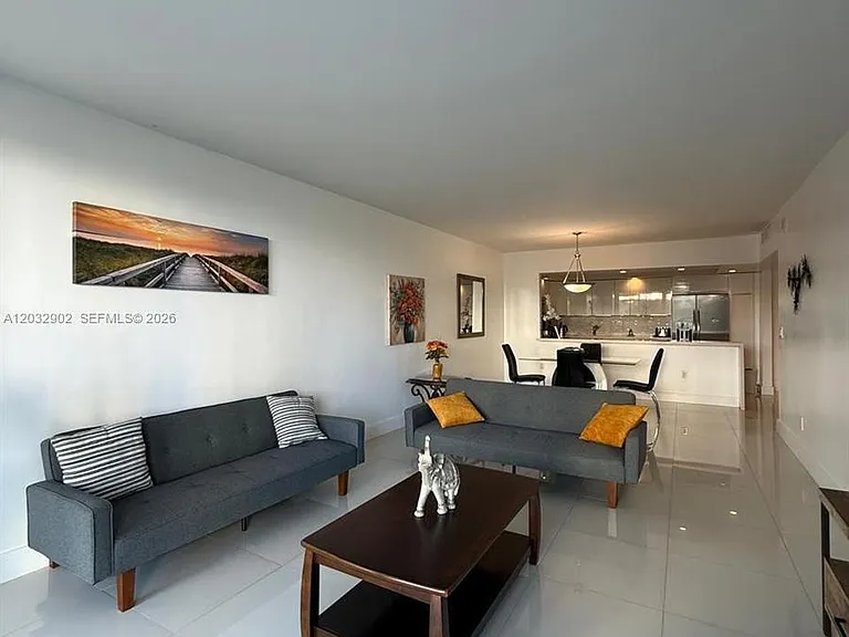 19370 Collins Ave #423 — Photo 2