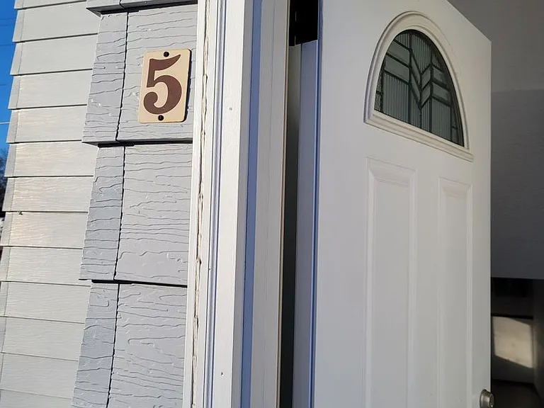 138 N Bay St — Photo 3