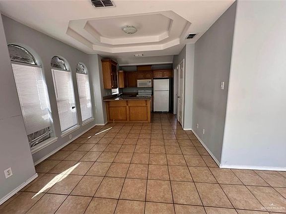4th image of 902 S Palm Dr APT 4