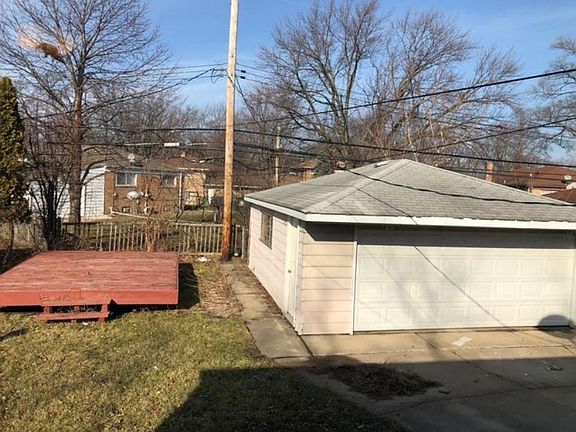 5th image of 934 E 161st Pl #House
