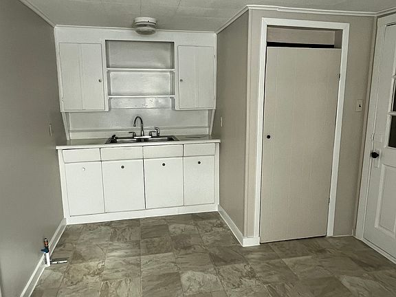 5th image of 255 Allen St #B