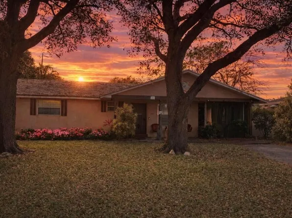 823 Lynnwood Dr, Lake Worth, FL 33461