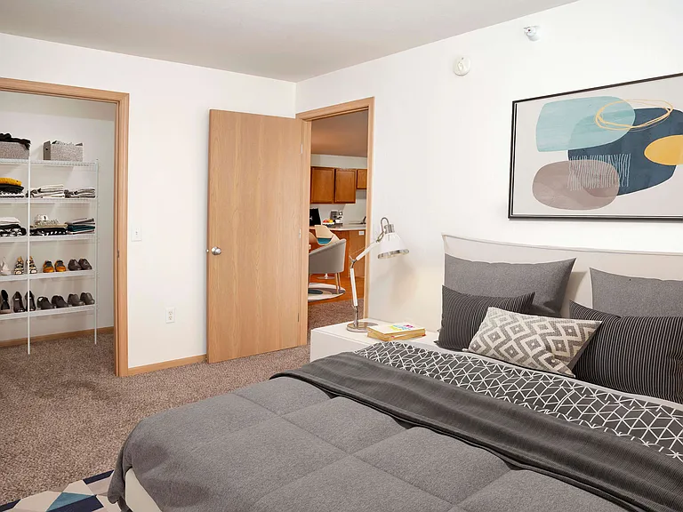 Evergreen Apartment Homes — Photo 6