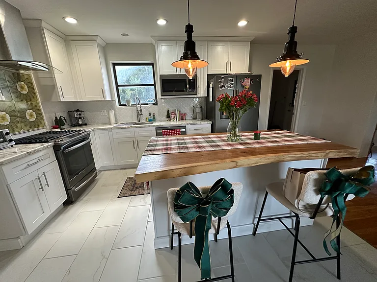 7910 SW 15th St — Photo 16