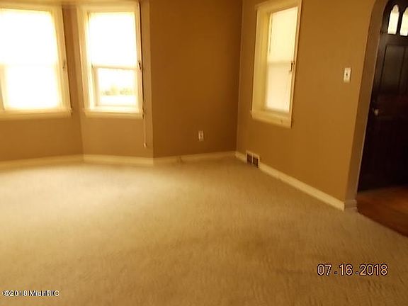 4th image of 103 1/2 Mechanic St