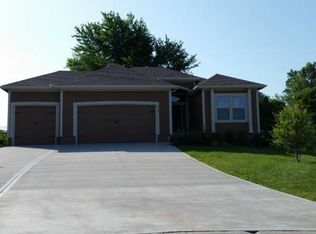 1812 NE Peregrin Cir, Blue Springs, MO 64014