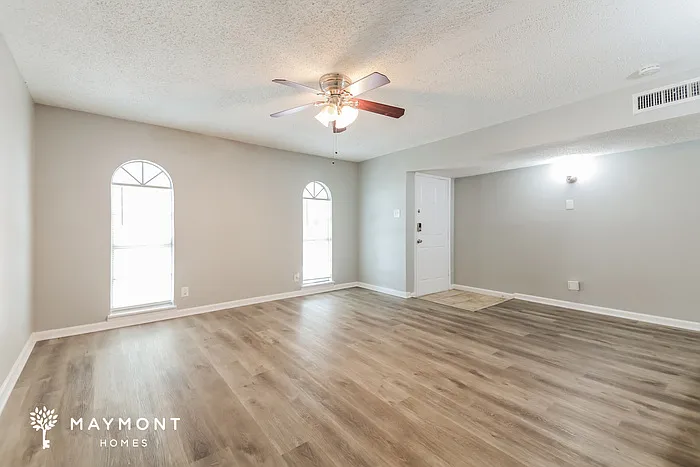 3 bed, 2.0 bath, 1860 sqft, $1,995 — Photo 3