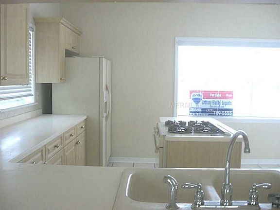 3rd image of 518 Ryans Woods Ln