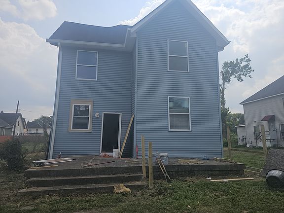 3rd image of 1835 W Washington St