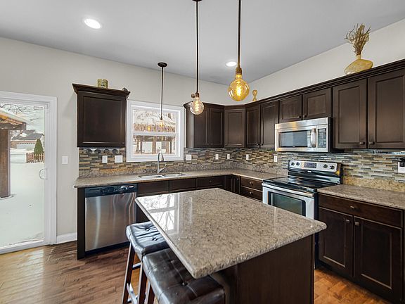 3rd image of 8 W Shakespeare Dr