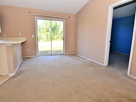 4th image of 2733 SE South Blackwell Dr