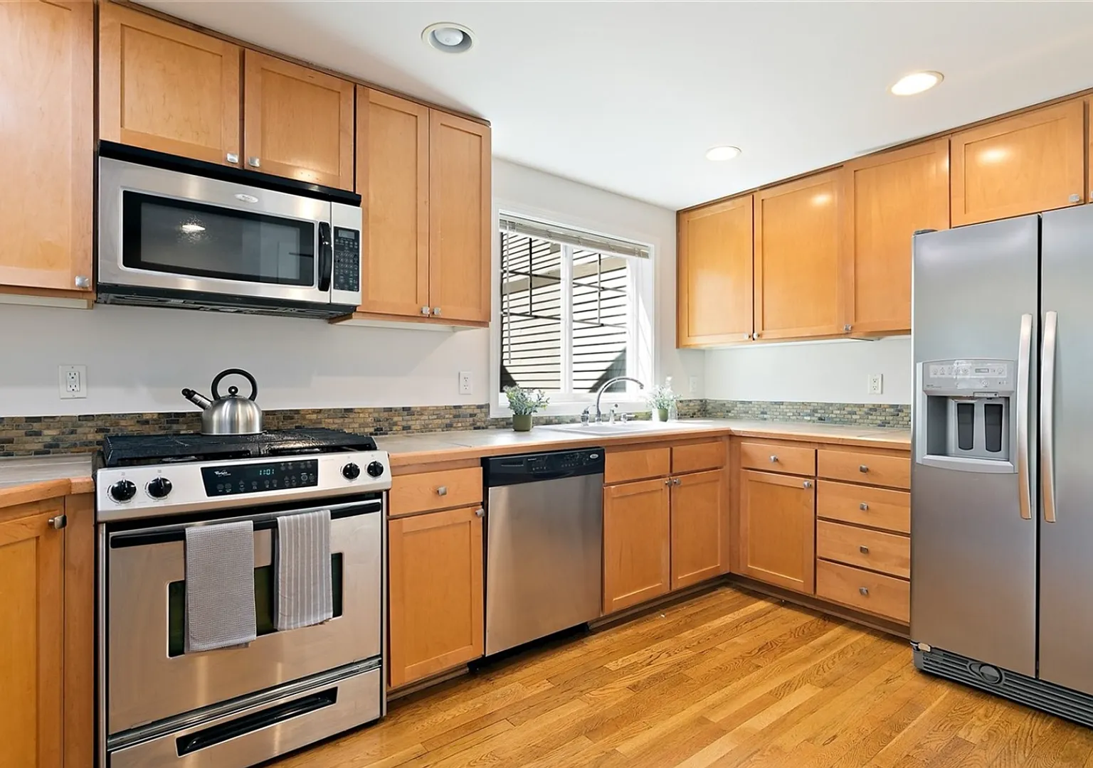 Wonderful 3 Bed Townhome W/Garage In Northgate! Available 10/7/2026! — Photo 1