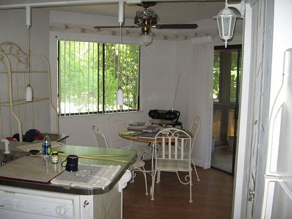 4th image of 16 Surrey Ct