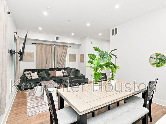 3rd image of 835 Dorchester St #D