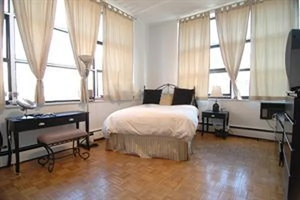 Sold by Akam Sales and Brokerage | media 6