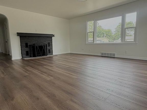 4th image of 2185 E Clark St