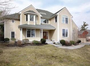 17 Mount Ararat Rd, Quincy, MA 02169