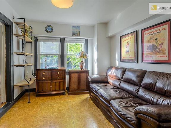 3rd image of 900 W 75th St