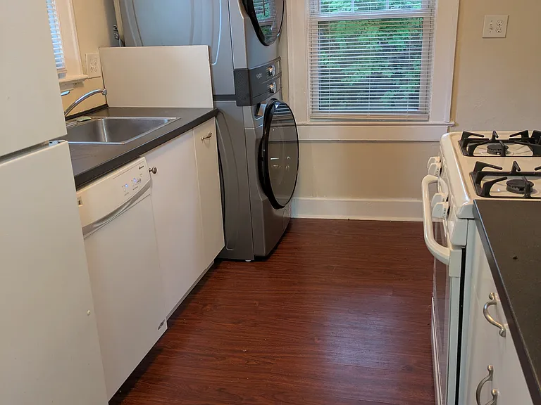733 Augusta Pl SE — Photo 5